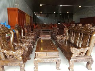 Bộ Bàn Ghế Nghê Mun Công của Đồ Gỗ Phạm Gia