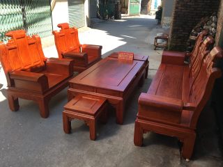 Bộ bàn ghế Âu Á 6 món tay hộp gỗ hương đá chương cuốn thư 30tr (Chị Hường, Hải Phòng) có kiểu dáng sang trọng