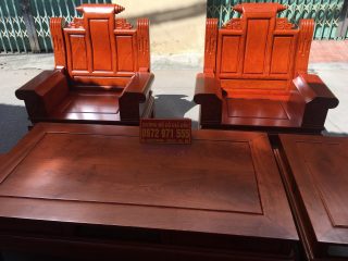 2 ghế đơn và bàn của Bộ bàn ghế Âu Á 6 món tay hộp gỗ hương đá chương cuốn thư 30tr (Chị Hường, Hải Phòng)