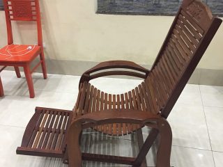 Thiết kế thông minh của ghế lười từ gỗ căm xe