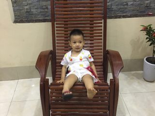 Ghế lười gỗ căm xe an toàn ngay cả với trẻ nhỏ