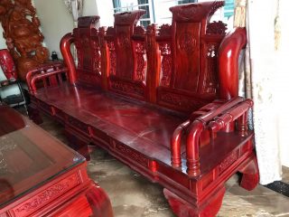 Bộ bàn ghế Tần Thủy Hoàng 6 món gỗ hương huyết Nam Phi tay cột 12 có màu sắc rất nổi bật