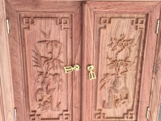 Kệ tivi mõ lồi gỗ hương đá đục bình Tùng Cúc Trúc Mai (Anh Thắng, Thái Bình)