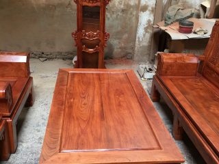 Bộ bàn ghế Âu Á tay hộp chương voi gỗ hương đá (Chú Dương, Tuyên Quang)