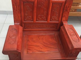 Bộ bàn ghế Âu Á hộp gỗ gõ đỏ chương voi (Anh Quỳnh, Hà Tĩnh)