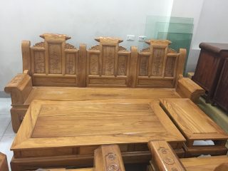 Bộ bàn ghế Âu Á hộp gỗ gõ đỏ chương cuốn thư phun màu trần vân gỗ