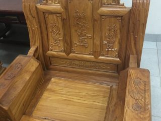 Bộ bàn ghế Âu Á hộp gỗ gõ đỏ chương cuốn thư phun màu trần vân gỗ
