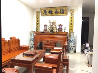 Bộ bàn ghế Âu Á hộp gỗ gõ đỏ chương cuốn thư (Chú Giang, Hưng Yên)