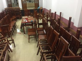 Bộ bàn 2 tầng 6 ghế ăn gỗ xoan hàng đặt của Nhà hàng Hương Rừng (Hà Giang)