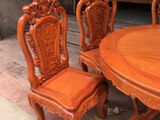 Bàn ăn tròn bộ 6 ghế gỗ hương đá mẫu louis hoa hồng (Cô Xuân, Hải Dương)