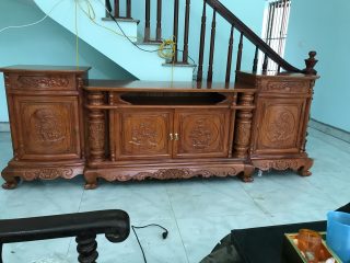 Kệ tivi cột nho gỗ hương vân 2m4 (Chú Minh, Thanh Hóa)
