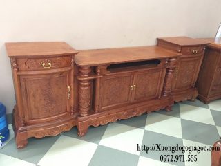 Kệ tivi cột nho 4 cánh 2m2 gỗ hương đá (Chú Vinh, Hà Nội)