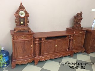 Kệ tivi cột nho 4 cánh 2m2 gỗ hương đá (Chú Vinh, Hà Nội)