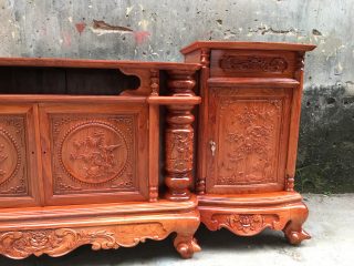 Kệ tivi cột nho 4 cánh 2m4 gỗ hương đá (Anh Quang, Hải Dương)