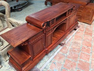Kệ tivi hàm ếch 2m2 gỗ hương đá (Cô Thủy, Hà Nội)