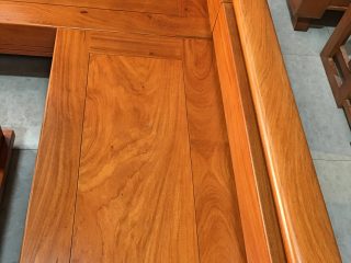 Bộ sofa góc phòng khách 7 món gỗ gõ đỏ cà te (Anh Vũ, Hà Nội)