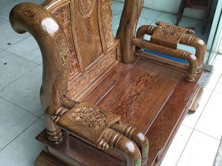 Bộ bàn ghế Tần Thủy Hoàng tay cột 12 gỗ mun đuôi công (Anh Khương, Bắc Giang)