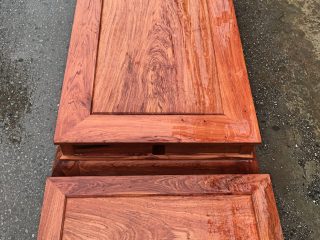 Bộ bàn ghế Tần Thủy Hoàng gỗ hương đá tay 12 cột liền khối (Anh Trinh, Quảng Bình)