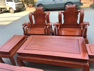 Bộ bàn ghế Tần Thủy Hoàng tay cột 12 gỗ hương đá (Anh Sáng, Phú Yên)