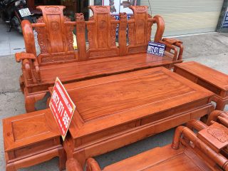 Bộ bàn ghế Tần Thủy Hoàng tay cột 12 gỗ hương đá (Anh Sáng, Phú Yên)