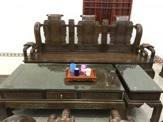 Bộ bàn ghế Tần Thủy Hoàng tay cột 14 gỗ mun đuôi công (Chú Thiệp, Thanh Hóa)