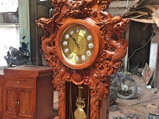 Đồng hồ cây gỗ hương vân mẫu đục nghê đỉnh 210x80cm (Anh Hiếu, Bắc Giang)