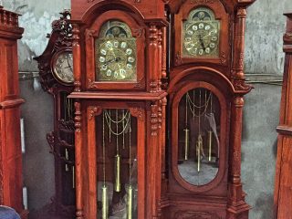 Đồng hồ cây mẫu tứ trụ 180x60cm gỗ hương vân phun PU cánh gián (Chú Linh, Hà Nội)