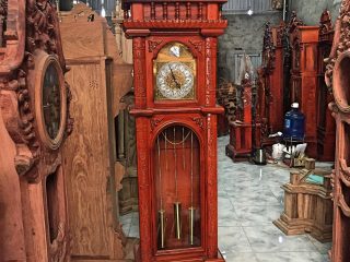 Đồng hồ cây mẫu tứ trụ 180x60cm gỗ hương vân phun PU cánh gián (Chú Linh, Hà Nội)