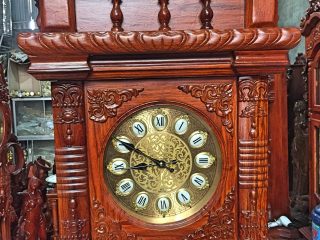 Đồng hồ cây mẫu tứ trụ 180x60cm gỗ hương vân phun PU cánh gián (Chú Linh, Hà Nội)