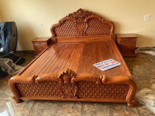 Giường ngủ 1m8x2m mẫu chim chích hoa hồng đục tay gỗ hương đá