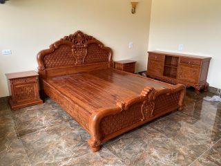 Giường ngủ 1m8x2m mẫu chim chích hoa hồng đục tay gỗ hương đá