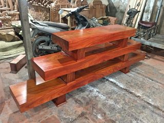 Kệ tivi 2m6 gỗ hương đỏ nguyên khối (Anh Khiêm, Hà Nội)