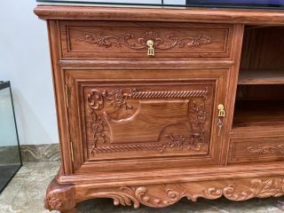 Kệ tivi 1m8 mẫu Hoàng Gia trơn gỗ hương đá (Anh Quyết, Nghệ An)