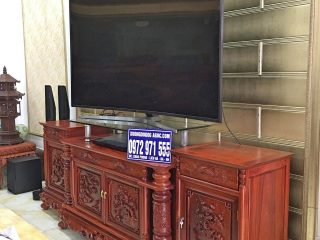 Kệ tivi cột nho con sóc gỗ hương đỏ Lào đục tứ quý cực đẹp (Anh Tài, Lạng Sơn)