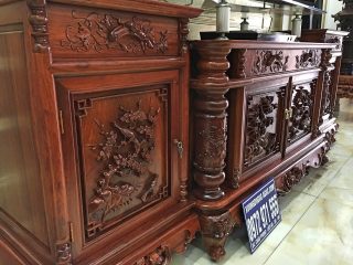 Kệ tivi cột nho con sóc gỗ hương đỏ Lào đục tứ quý cực đẹp (Anh Tài, Lạng Sơn)