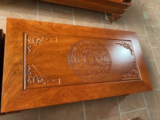 Bộ bàn ghế Sofa pháo gỗ hương đá đục trống đồng (Anh Mão, Bắc Ninh)