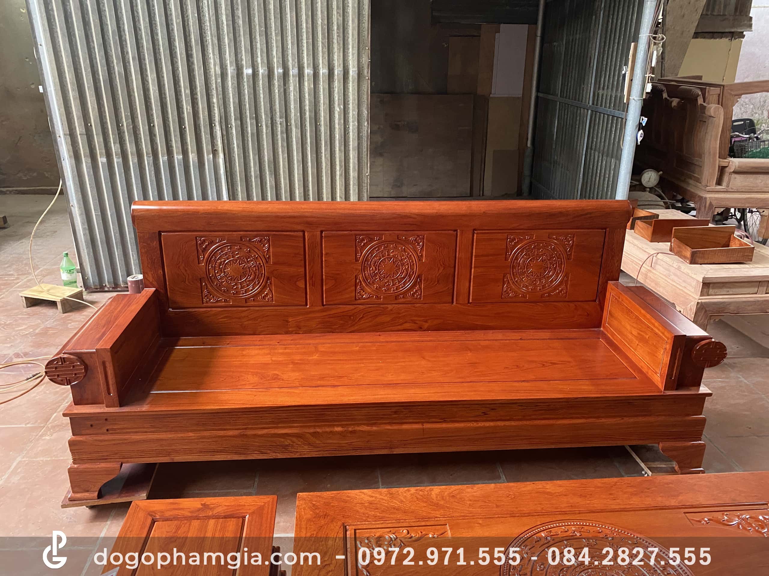Bộ bàn ghế Sofa pháo gỗ hương đá đục trống đồng (Anh Mão, Bắc Ninh ...