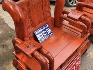 Bộ bàn ghế Tần Thủy Hoàng tay liền khối 14cm gỗ hương đá (Anh Hiệp, Nghệ An)