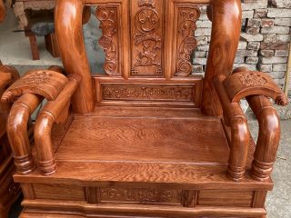 Bộ bàn ghế Tần Thuỷ Hoàng 7 món tay cột 12 gỗ hương đá (Anh Trinh, Yên Bái)