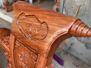 Bộ bàn ghế Tần Thuỷ Hoàng 7 món tay cột 12 gỗ hương đá (Anh Trinh, Yên Bái)