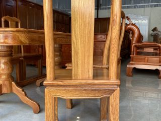 Bộ bàn ăn hình bầu dục bo góc gỗ gõ đỏ 6 ghế đục chữ Thọ (Anh Hà, Hòa Bình)