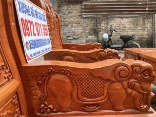 Bộ bàn ghế Âu Á chương voi tay voi nguyên khối gỗ hương đá (Chú Thông, Hải Phòng)