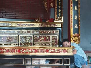 Bàn thờ ô xa sơn son thếp vàng cho nhà thờ họ Đinh, Thanh Hóa