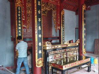 Bàn thờ ô xa sơn son thếp vàng cho nhà thờ họ Đinh, Thanh Hóa