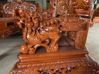 Bộ bàn ghế rồng khuỳnh nghê đỉnh 12 món gỗ hương đá (Chú Sự, Nam Định)