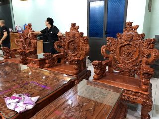 Bộ bàn ghế rồng khuỳnh nghê đỉnh 12 món gỗ hương đá (Chú Sự, Nam Định)