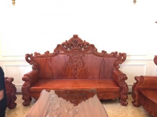 Bộ bàn ghế Hoàng Gia nguyên khối siêu khủng gỗ hương đá (Chú Sơn, Vinhomes Riverside)