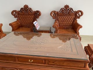 Bộ bàn ghế Hoàng Gia 10 món gỗ hương đá (Anh Mạnh, Hà Tĩnh)