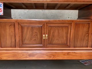 Kệ tivi sofa trơn 2m4 gỗ hương đá chọn vân (Anh Phụng, Phú Yên)