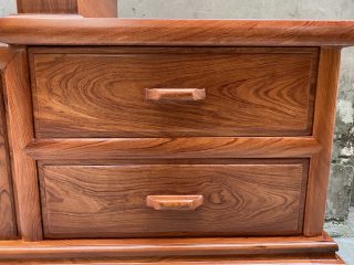 Kệ tivi sofa trơn 2m4 gỗ hương đá chọn vân (Anh Phụng, Phú Yên)